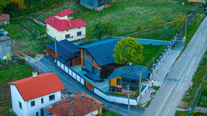 Продава КЪЩА, гр. Априлци, област Ловеч, снимка 2 - Къщи - 52659267