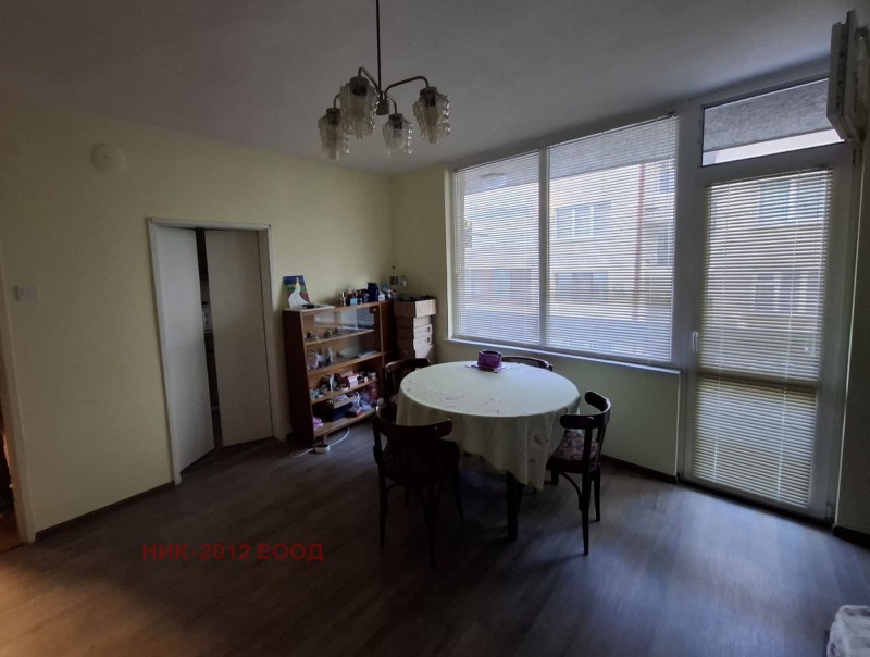 Продава  4-стаен град Шумен , Център , 107 кв.м | 49783525 - изображение [6]