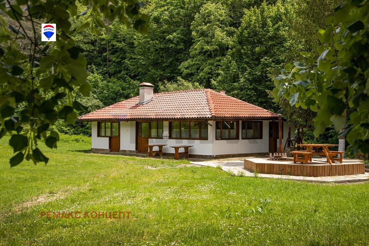 Продава ХОТЕЛ, с. Сушина, област Шумен, снимка 17 - Хотели - 54686657