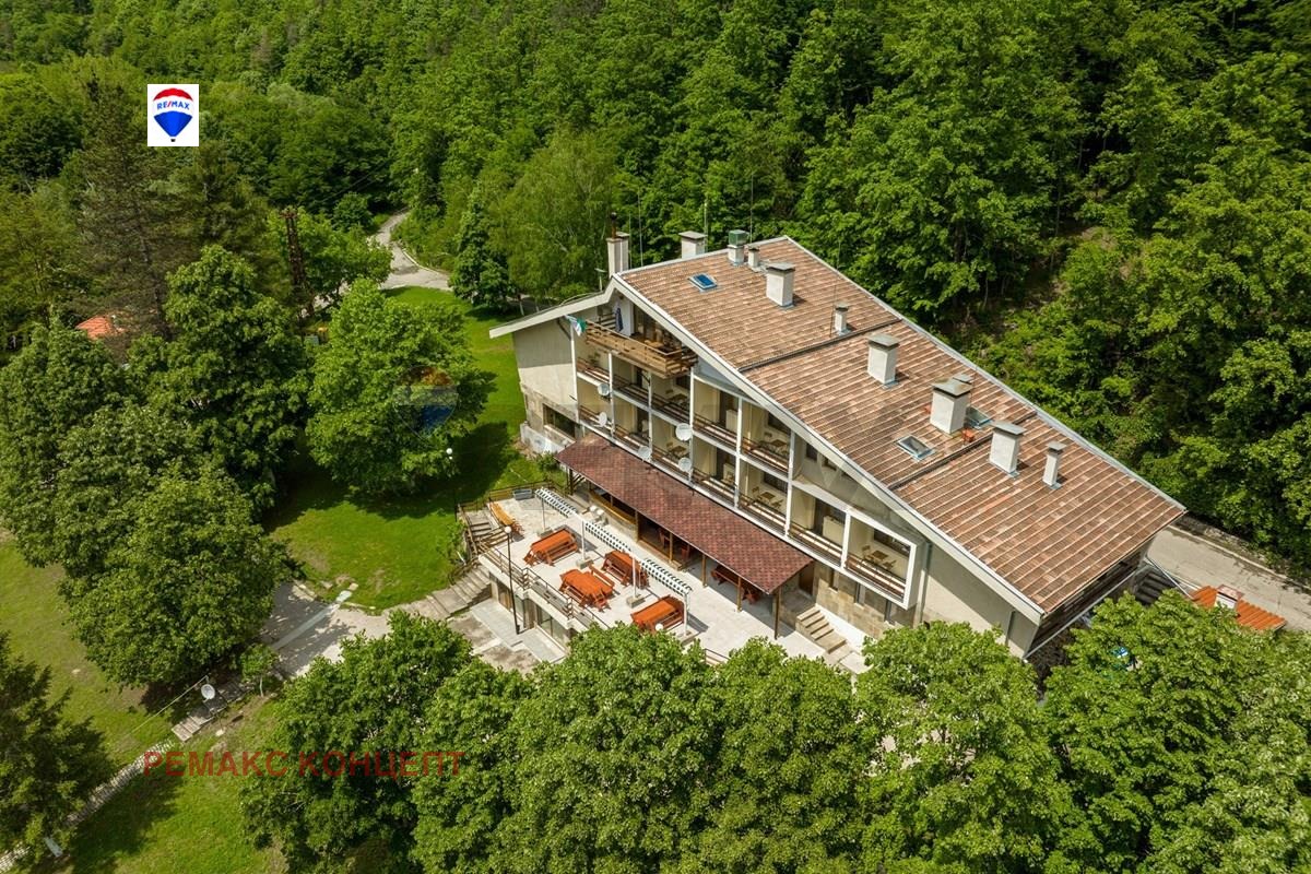 Продава  Хотел област Шумен , с. Сушина , 1129 кв.м | 38099023