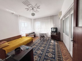 House Veliki Preslav, region Shumen 13