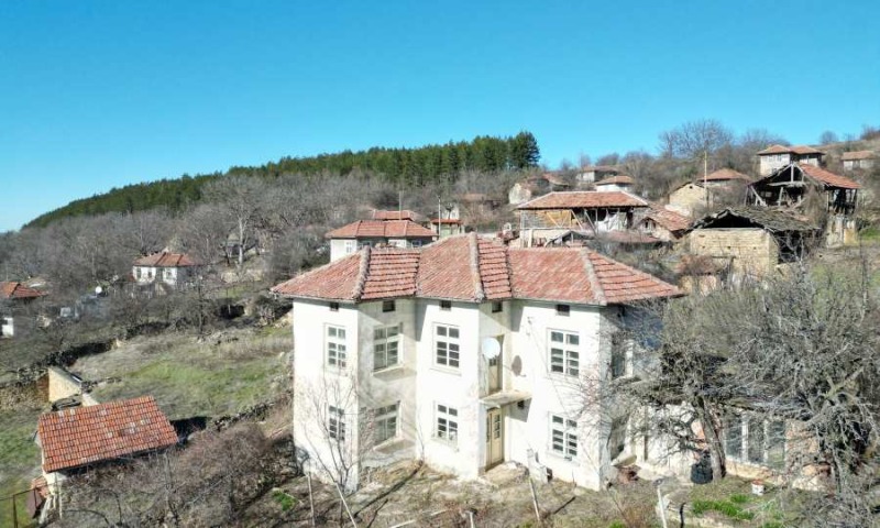 Продава КЪЩА в област Габрово, гр. Севлиево - 168 кв.м / 33 500 € » 65 520.31 лв., СУПРИММО ОФИСИ В СТРАНАТА