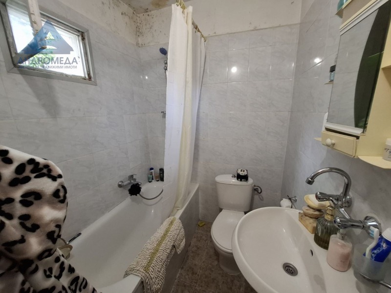 Till salu  Hus region Lovech , Doirenci , 250 kvm | 26894329 - bild [8]