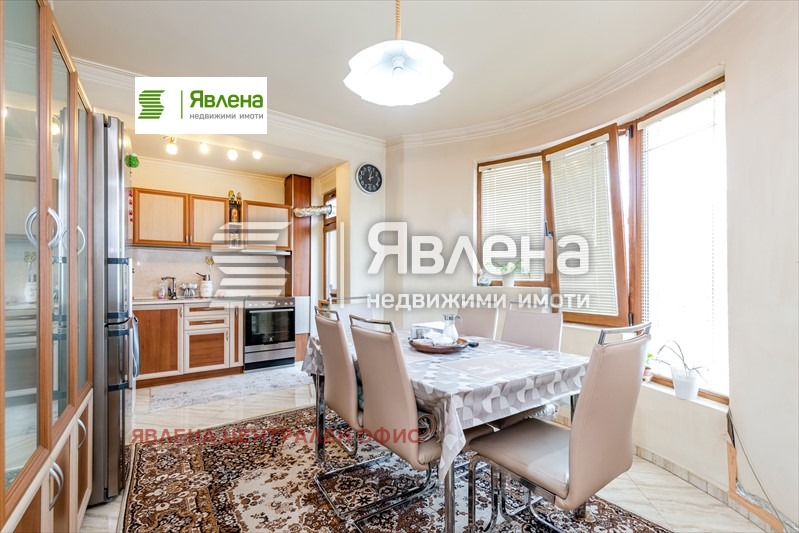 Продава КЪЩА, гр. София, Надежда 4