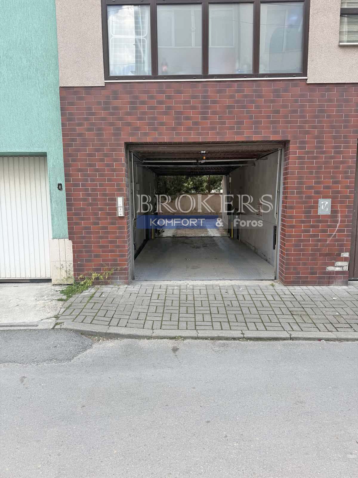 Продава ГАРАЖ, ПАРКОМЯСТО, гр. Варна, Левски 1, снимка 3 - Гаражи и паркоместа - 54639380