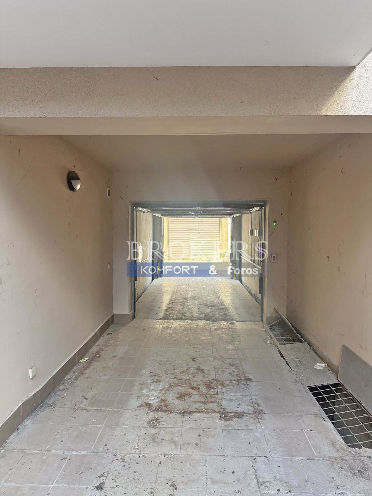Продава ГАРАЖ, ПАРКОМЯСТО, гр. Варна, Левски 1, снимка 2 - Гаражи и паркоместа - 54639380