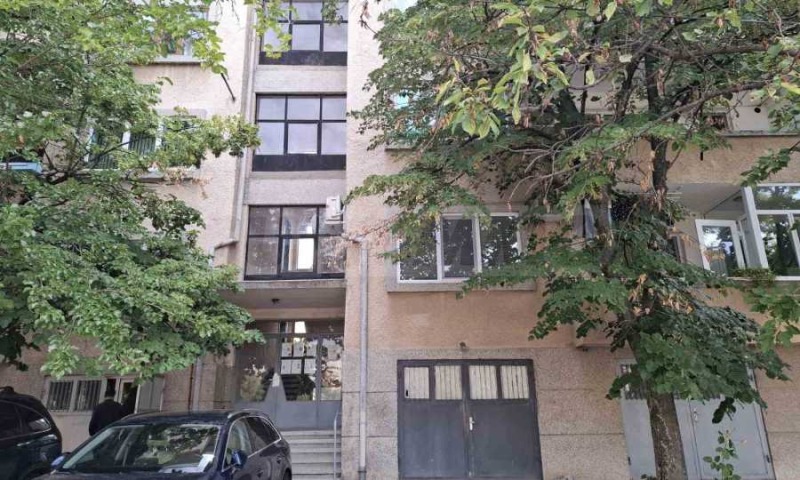 Продава 4-СТАЕН в област Пловдив, гр. Хисаря - 145 кв.м / 116 000 € » 226 876.28 лв., СУПРИММО ОФИСИ В СТРАНАТА