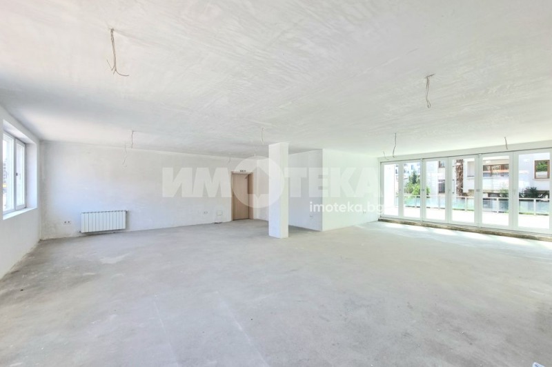 À venda  Escritório Sofia , Krastova vada , 326 m² | 53966136