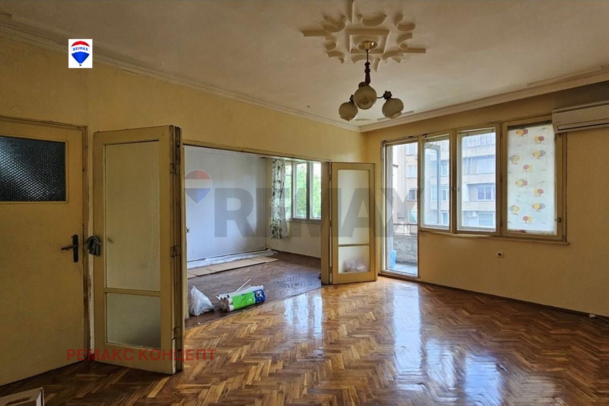 Продава МНОГОСТАЕН, гр. Шумен, Център