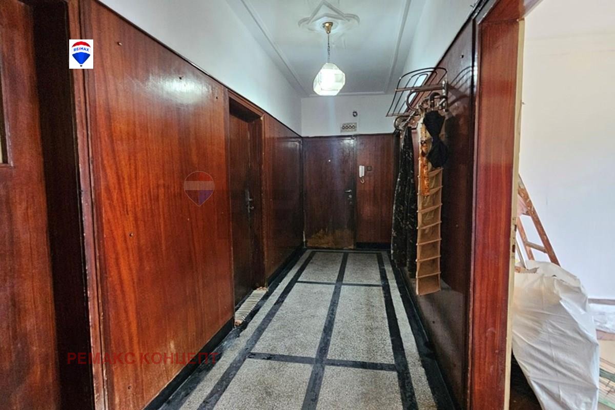 Продава МНОГОСТАЕН, гр. Шумен, Център, снимка 6 - Апартаменти - 54866648