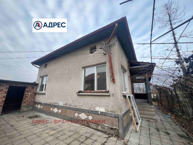 Продава  Къща област Плевен , гр. Долни Дъбник , 105 кв.м | 42826614