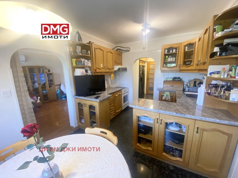 De vânzare  2 dormitoare Sofia , Dârvenița , 131 mp | 70242812 - imagine [4]