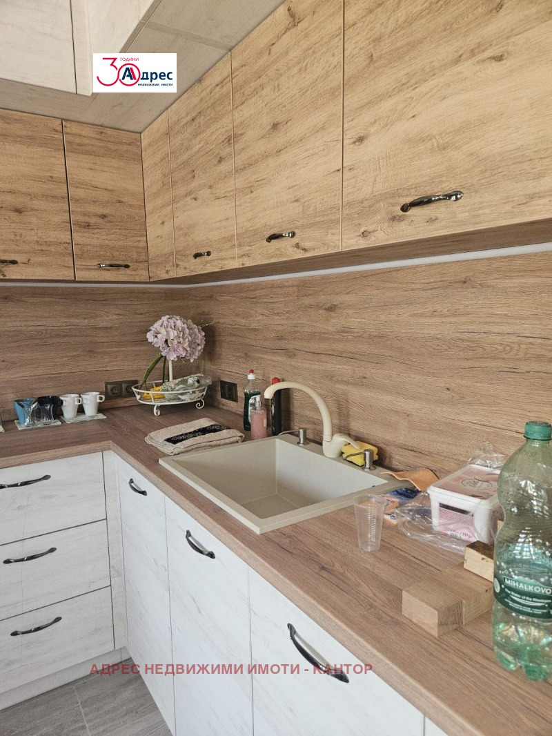 Продава  3-стаен град Пазарджик , Идеален център , 100 кв.м | 74529524 - изображение [2]