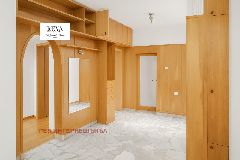 Продава 3-СТАЕН, гр. София, Център, снимка 2 - Апартаменти - 52834982