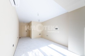 1 Schlafzimmer Tschajka, Warna