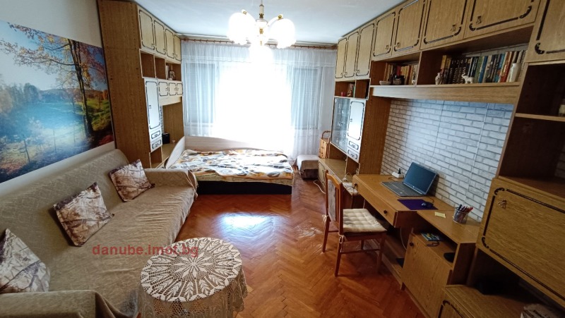 Продава 3-СТАЕН, гр. Русе, Възраждане, снимка 2 - Aпартаменти - 47497594