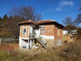 Продажба на имоти в с. Бероново, област Бургас - изображение 1 
