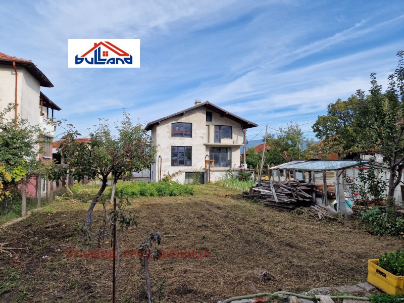 Продава  Къща област Кюстендил , гр. Сапарева баня , 220 кв.м | 78046918