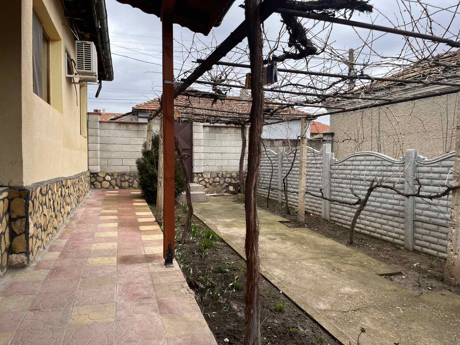 Продава КЪЩА, гр. Нови пазар, област Шумен, снимка 13 - Къщи - 53621670