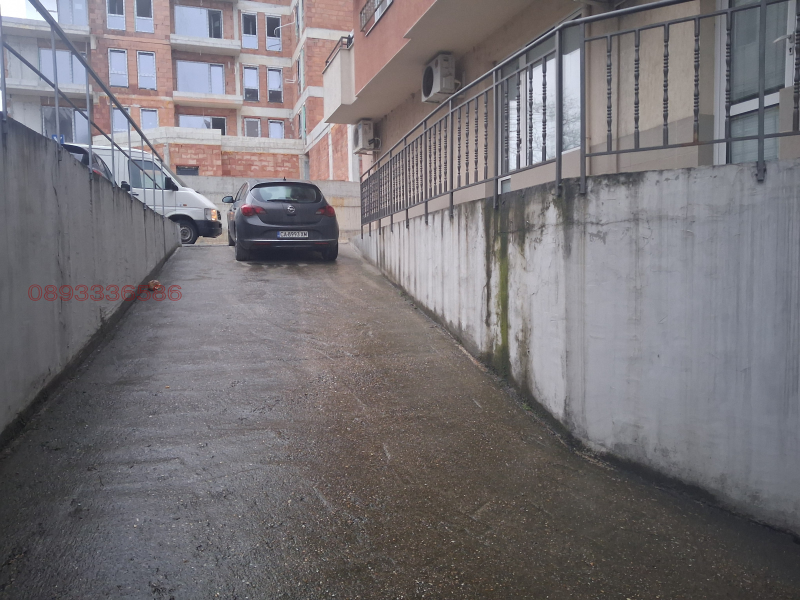 Продава ГАРАЖ, ПАРКОМЯСТО, гр. Русе, Център, снимка 2 - Гаражи и паркоместа - 54373736