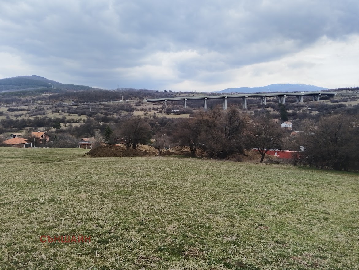 Продава ПАРЦЕЛ, с. Големо Бучино, област Перник