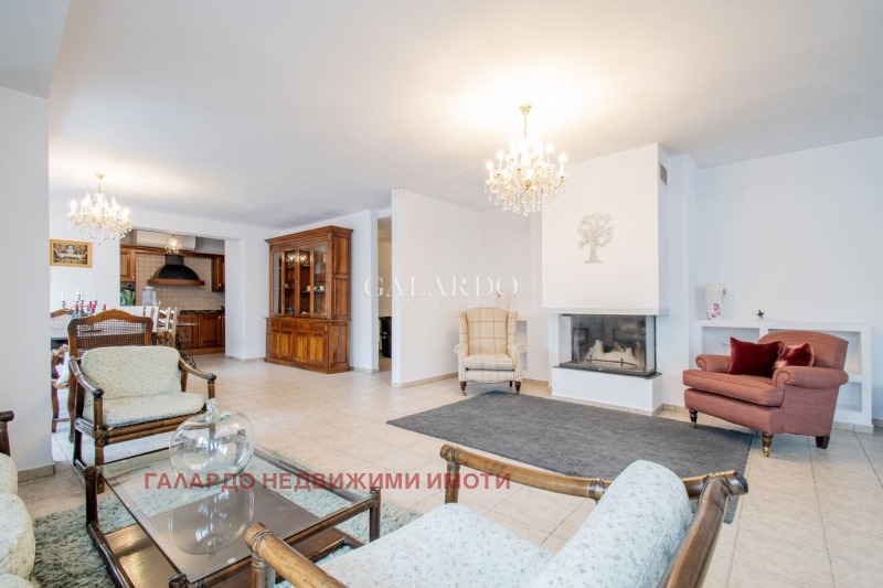 Na prodej  2 ložnice Sofia , Lozenec , 158 m2 | 11378192 - obraz [2]