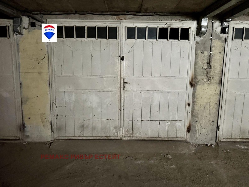 Til salg  Garage Ruse , Yalta , 18 kvm | 18290627