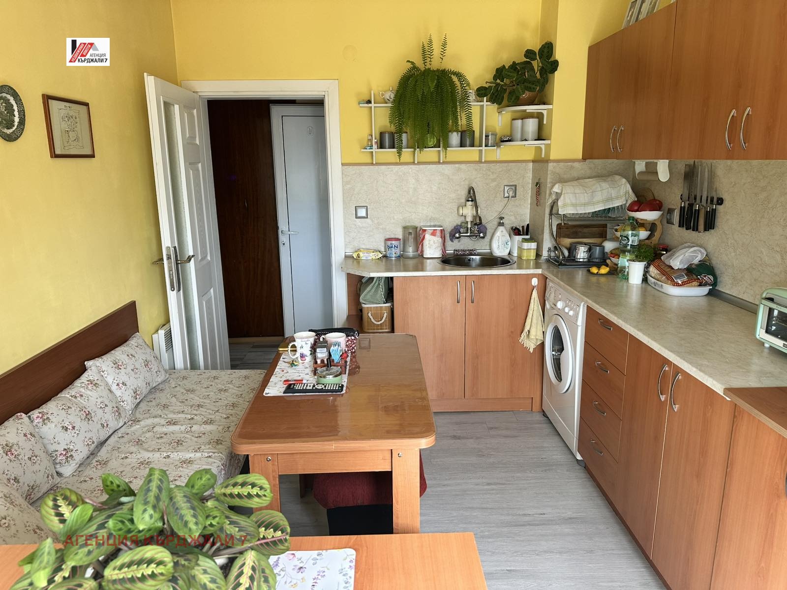 Продава 3-СТАЕН, гр. Кърджали, Център, снимка 2 - Апартаменти - 55220056