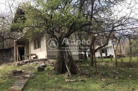 Продажба на имоти в с. Каменик, област Кюстендил - изображение 1 