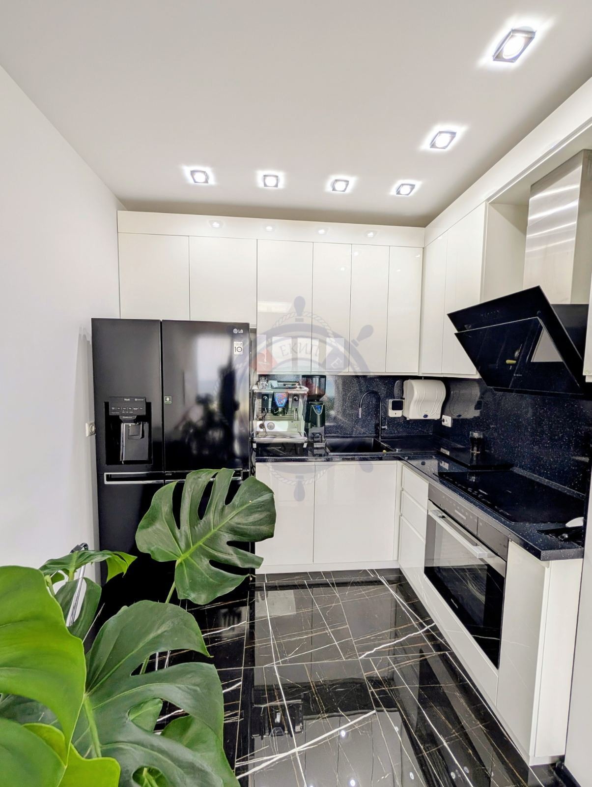 Продава 3-СТАЕН, гр. Варна, Галата, снимка 5 - Апартаменти - 54215404