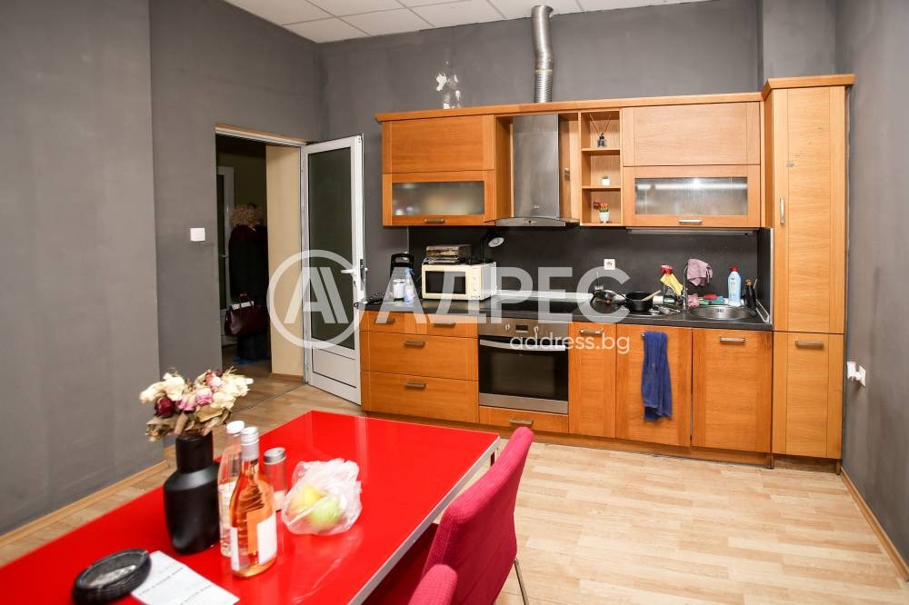 Продава МНОГОСТАЕН, гр. София, Център