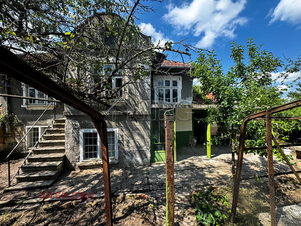 Продава КЪЩА, с. Божичен, област Русе
