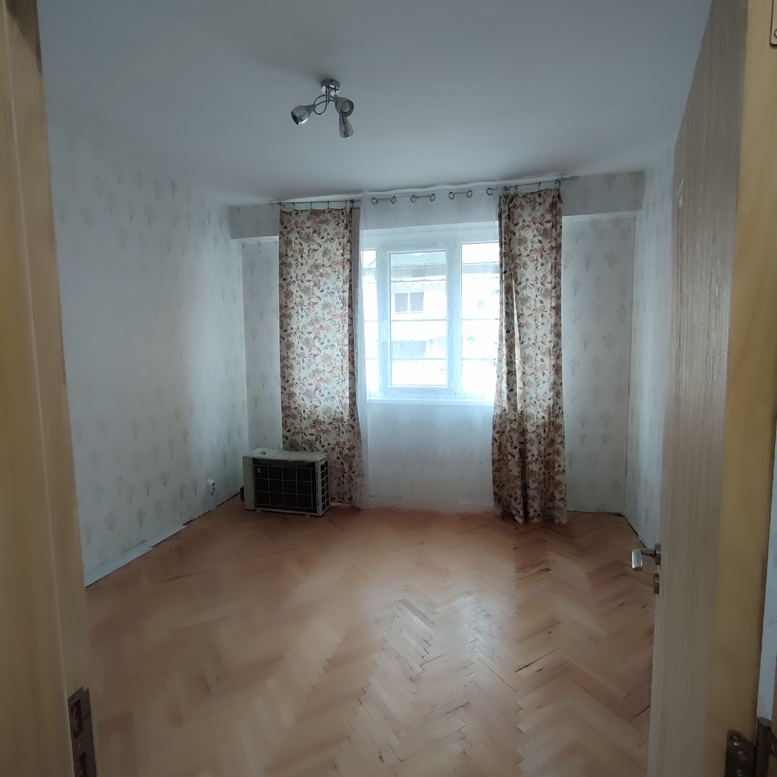 Продава 3-СТАЕН, гр. Благоевград, Широк център