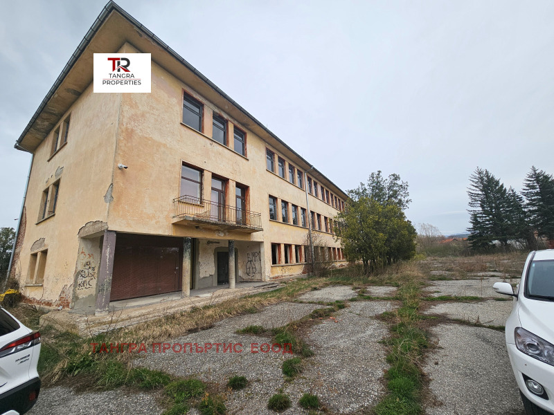 Продава СОЛАРЕН ПАРК в област Перник, с. Стефаново - 1228 кв.м / 450 000 € » 880 123.50 лв., ТАНГРА ПРОПЪРТИС ЕООД