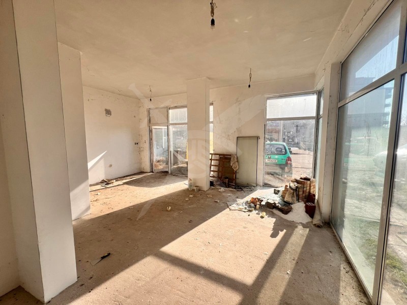 Продава МАГАЗИН в град Бургас, Меден рудник - зона А - 100 кв.м / 68 000 € » 132 996.44 лв., ЕКС НВД БУРГАС ООД