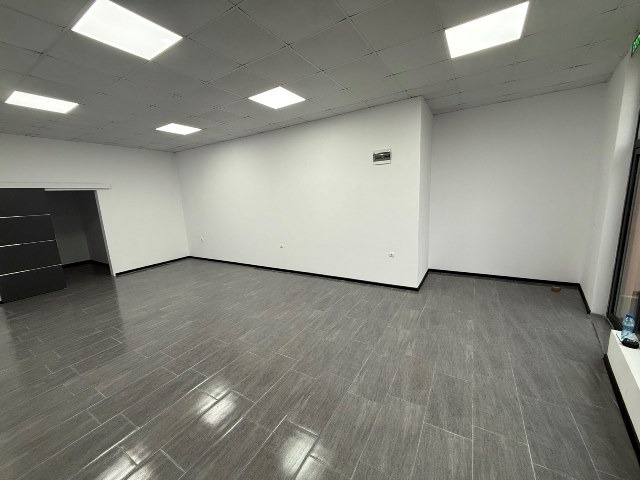 Продава МАГАЗИН, гр. Търговище, Център, снимка 2 - Магазини - 53438901