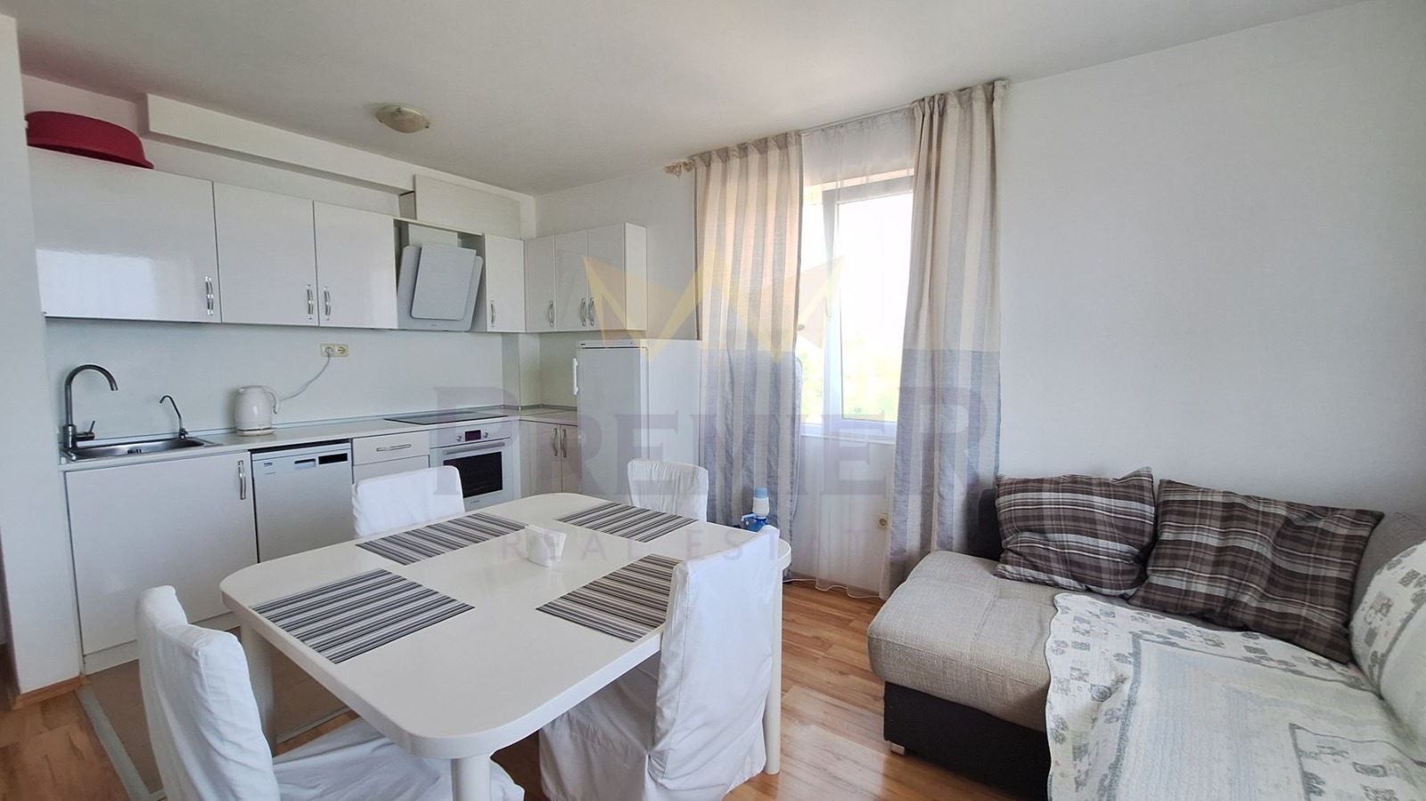 Продава 3-СТАЕН, гр. Бяла, област Варна, снимка 6 - Апартаменти - 56015948