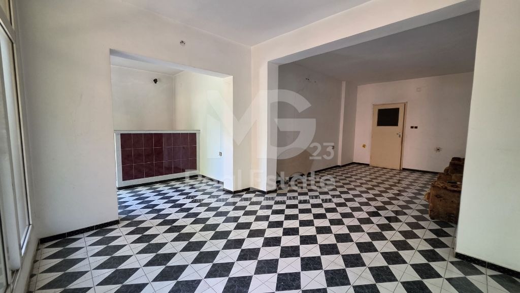 Продава ЕТАЖ ОТ КЪЩА, гр. Пловдив, Кючук Париж, снимка 2 - Етаж от къща - 55263360