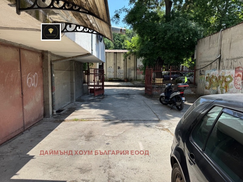 Myytävänä  Autotalli Plovdiv , Karšijaka , 35 neliömetriä | 20555266