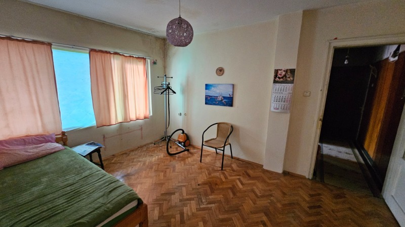 Продава 2-СТАЕН в град Разград, Център - 63 кв.м / 74 137.32 € » 145 000 лв., РОС -НЕДВИЖИМИ ИМОТИ
