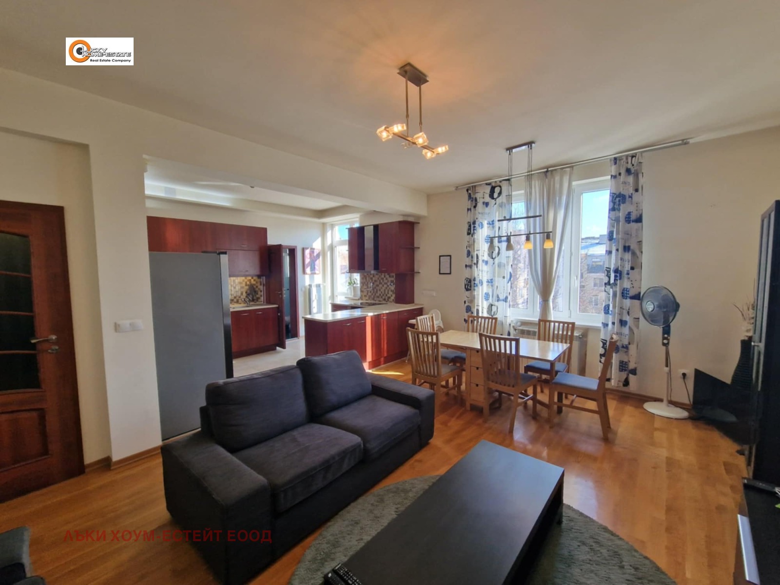 Продава 4-СТАЕН, гр. София, Център, снимка 2 - Апартаменти - 50550259