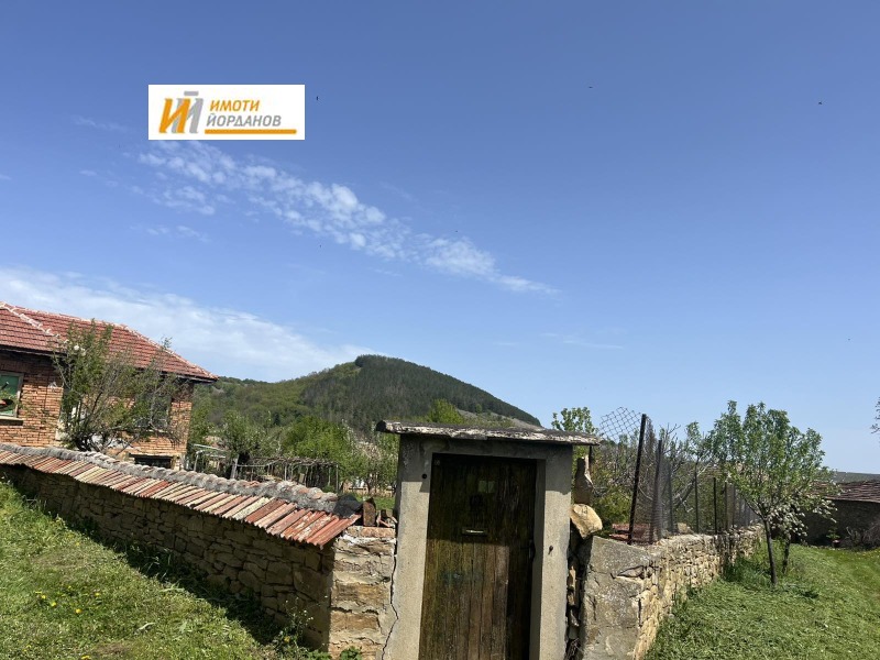 Продава КЪЩА, с. Вишовград, област Велико Търново, снимка 2 - Къщи - 52837583