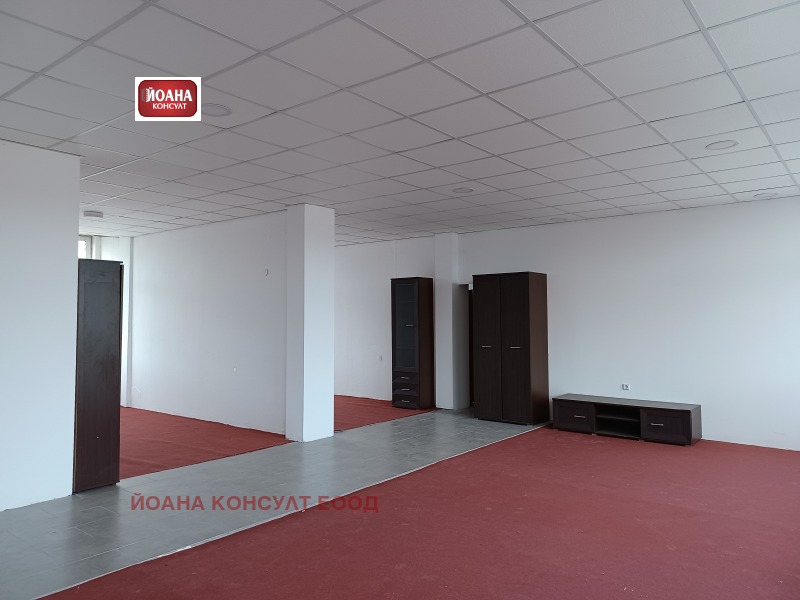Продава ПРОМ. ПОМЕЩЕНИЕ в град Ловеч, Промишлена зона - Север - 397 кв.м / 137 500 € » 268 926.63 лв., ЙОАНА КОНСУЛТ ЕООД