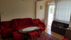 1 chambre Tsentar, Targovichte 2