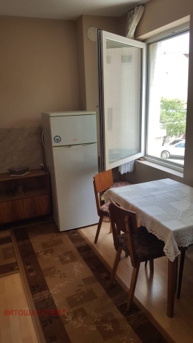 1 chambre Tsentar, Targovichte 8