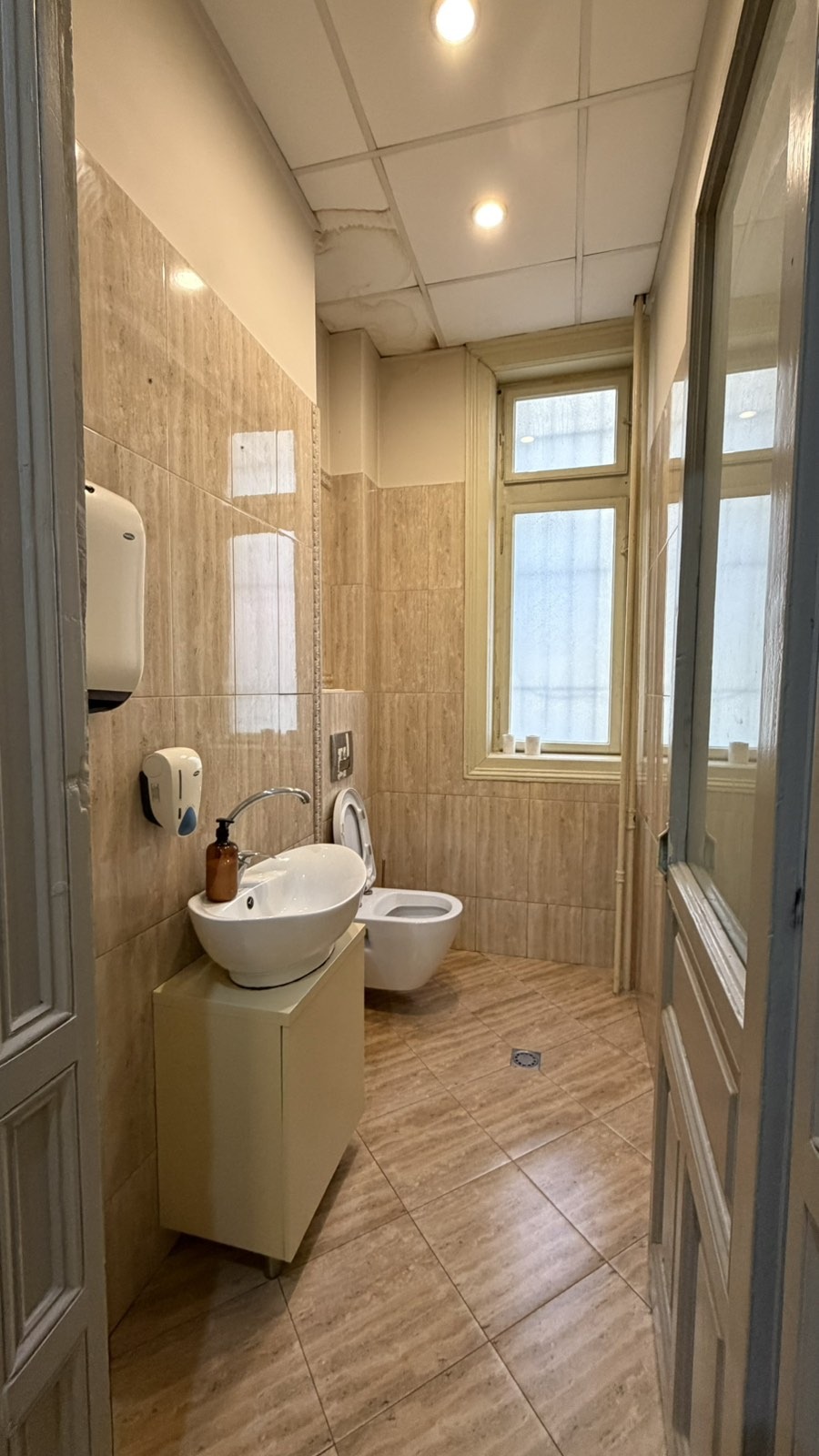 Продава ЕТАЖ ОТ КЪЩА, гр. София, Център, снимка 6 - Етаж от къща - 54789403