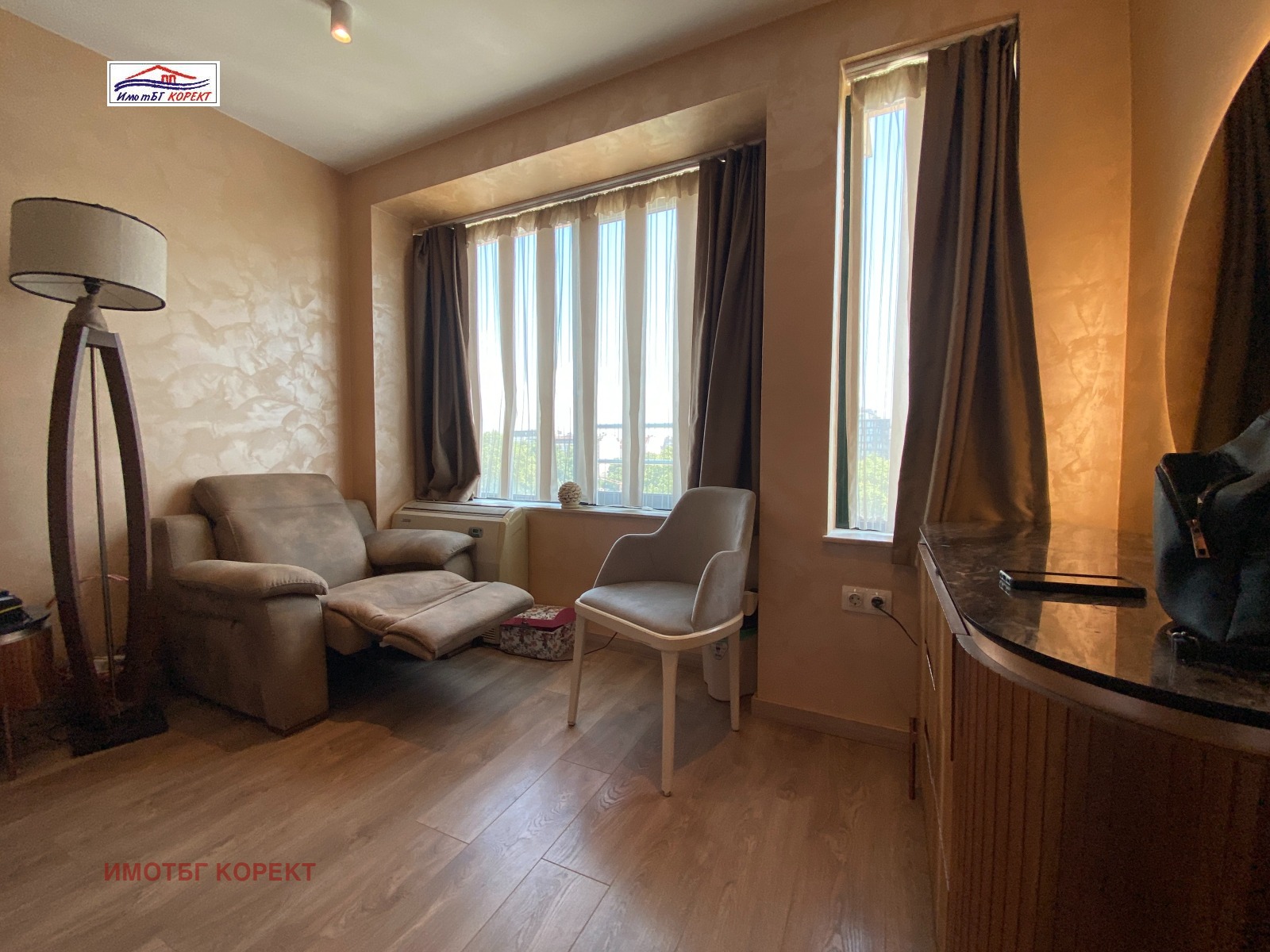Продава 3-СТАЕН, гр. София, Център, снимка 2 - Апартаменти - 51889720