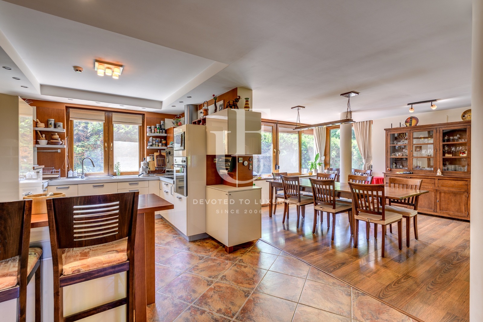 Продава КЪЩА, гр. София, с. Лозен, снимка 2 - Къщи - 55175380