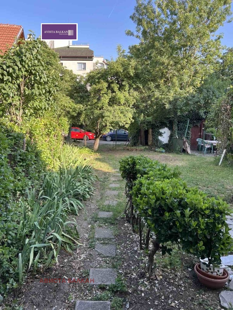 Продава КЪЩА, гр. София, Хиподрума, снимка 2 - Къщи - 53732290