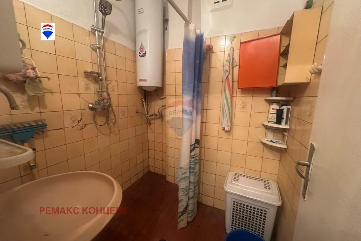 Продава МНОГОСТАЕН, гр. Шумен, Математическа гимназия, снимка 7 - Апартаменти - 54533632